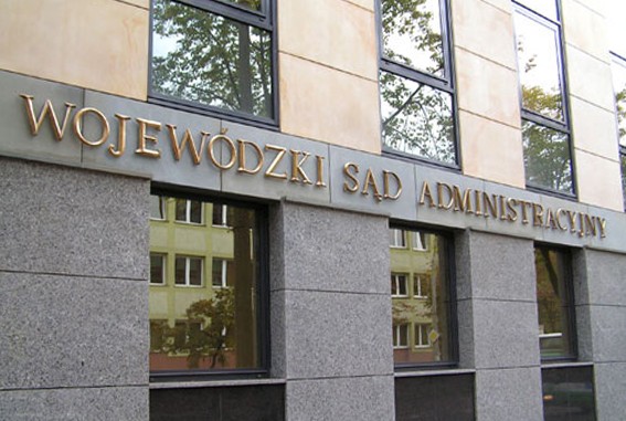 Wojewódzki Sąd Administracyjny w Białymstoku; litery mosiężne wykonane techniką odlewu
