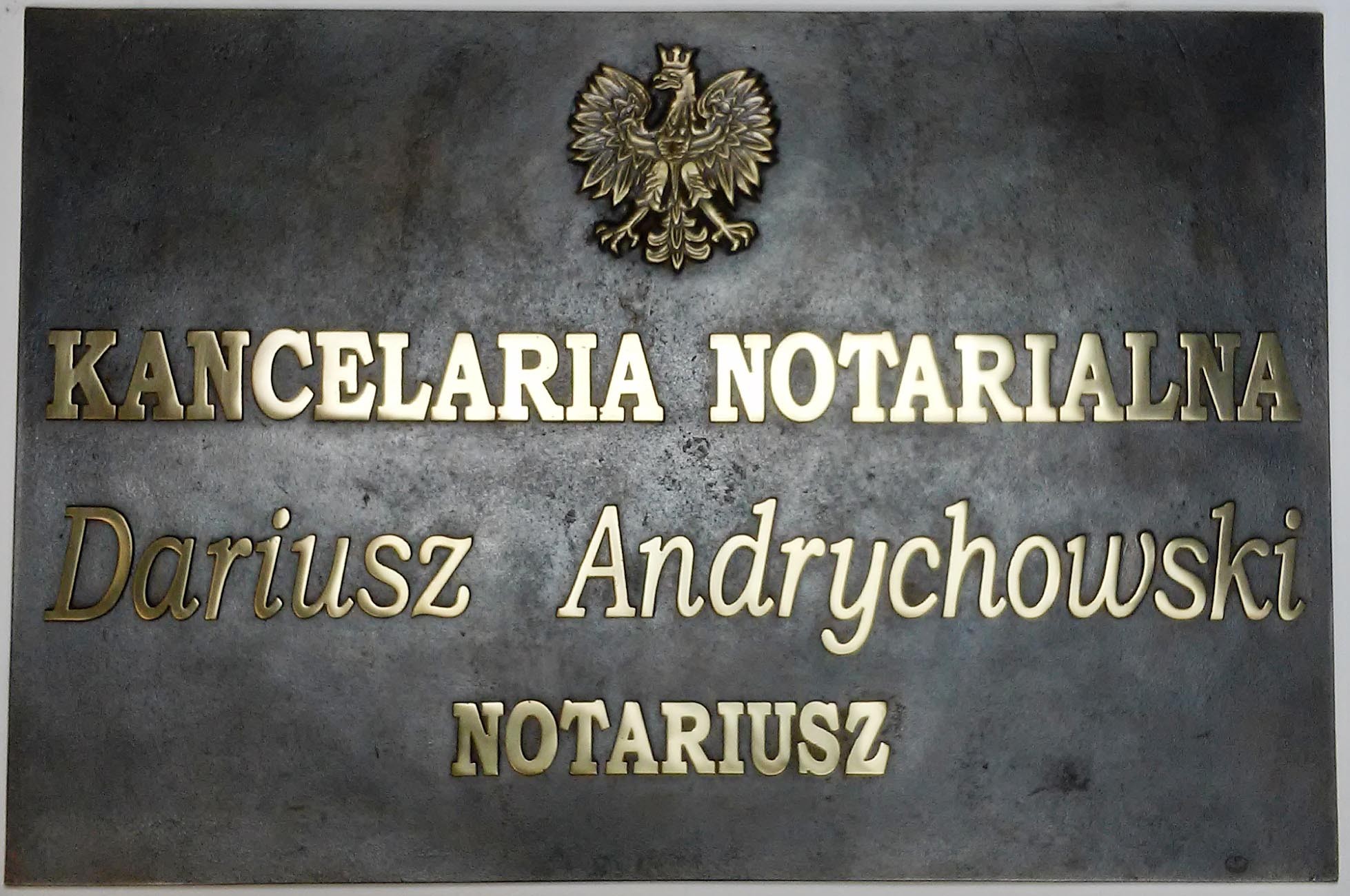 tablica okolocznościowa kancelaria notarialna,wykonana z mosiądzu, oksydowana i woskowana