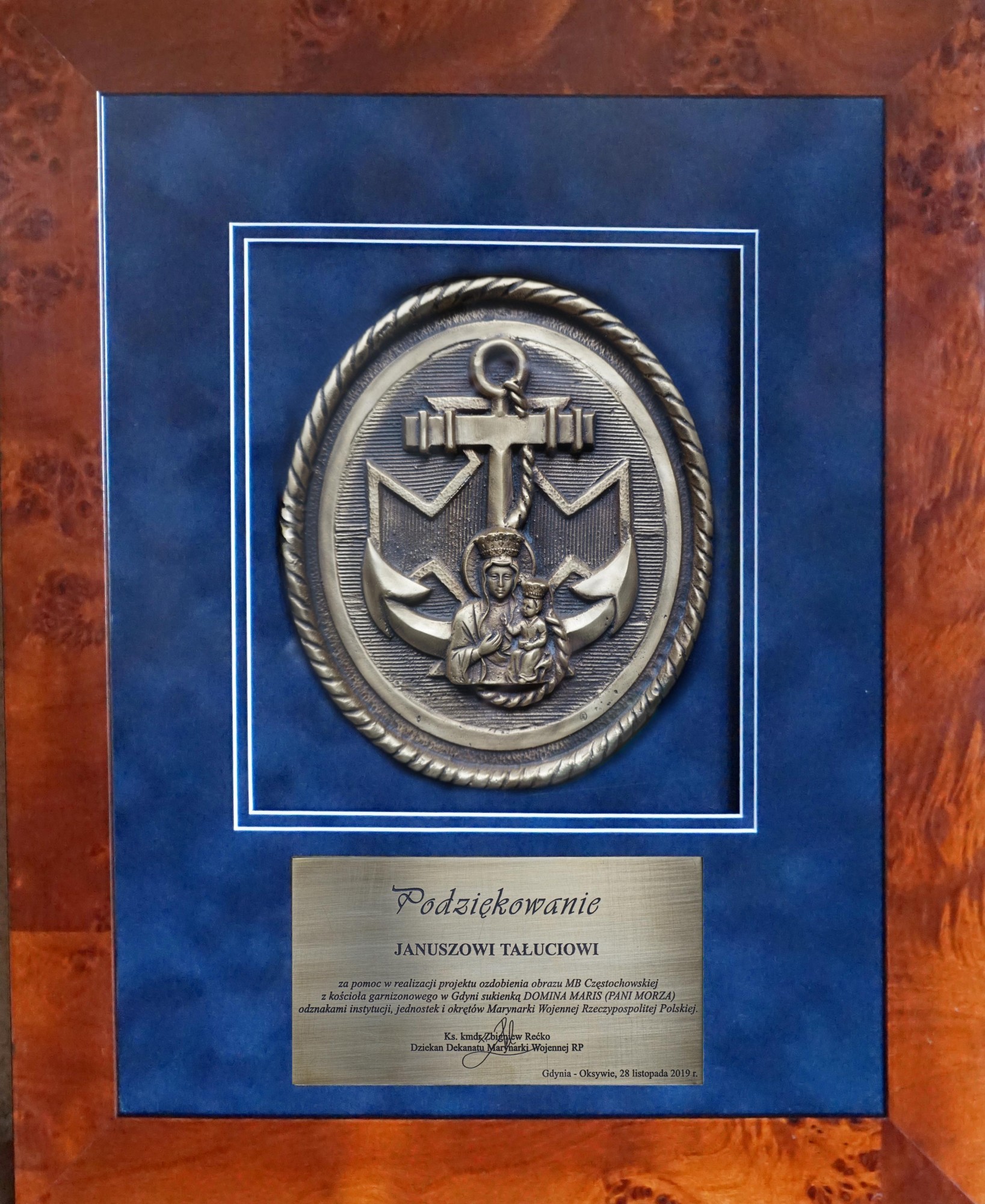 Medalion pamiątkowy, 190x170mm, mosiądz cyzelowany, oksydowany i woskowany;