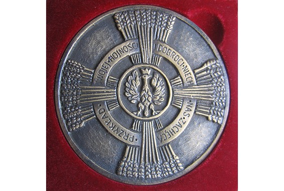 Medal okazjonalny św. Izydora Oracza; śr. 70 mm, odlew mosiężny, oksydowany