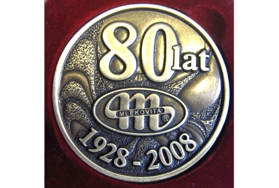 Medal wykonany z okazji 80 - lecia Mlekovity; śr. 70 mm, odlew mosiężny, oksydowany