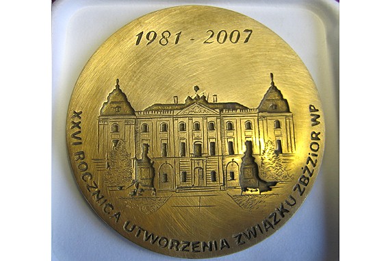 Medal wykonany z okazji XXVI - lecia utworzenia Zwiążku ZBŻZiOR WP; śr. 100 mm, odlew mosiężny, oksydowany