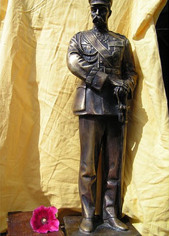 Figura Józefa Piłsudskiego; odlew mosiężny, oksydowany