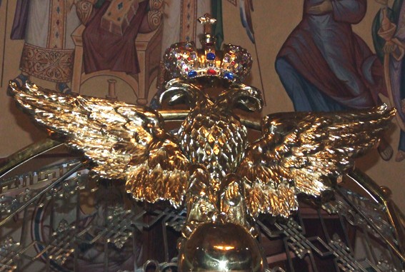 Orzeł dwugłowy wykonany dla cerkwi w Białymstoku; złocony, srebrzony, polerowany