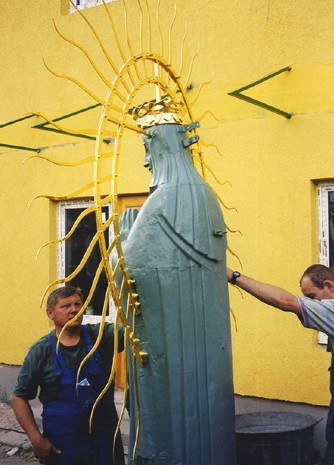 Renowacja figury Matki Bożej z Kościoła pw. św. Rocha w Białymstoku; korona, promienie złocone