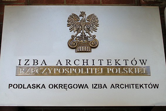 Tablice wykonane dla Stowarzyszenia Architektów w Białymstoku; aplikacje mosiężne, oksydowane, polerowane