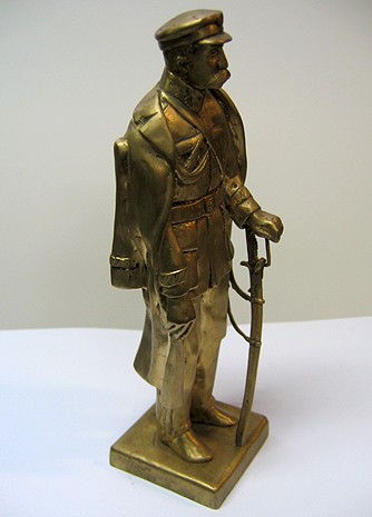 Statuetka z podobizną Józefa Piłsudskiego; mosiądz oksydowany